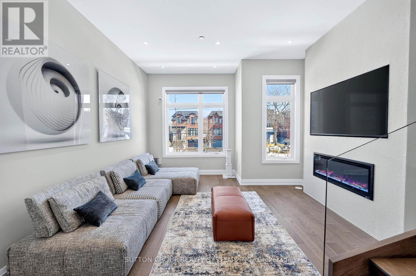 1126a Islington Avenue, Toronto, Ontario  M8Z 0G6 - Photo 9 - W12831404