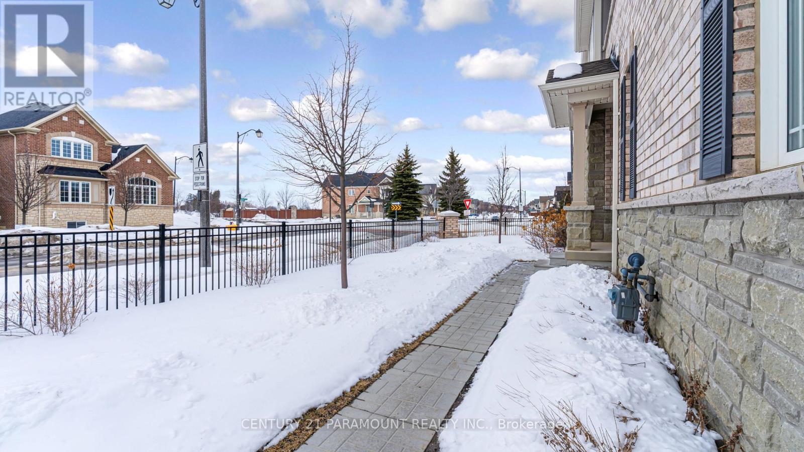 1 Dawn Lane, Caledon, Ontario  L7C 4H2 - Photo 2 - W12831406