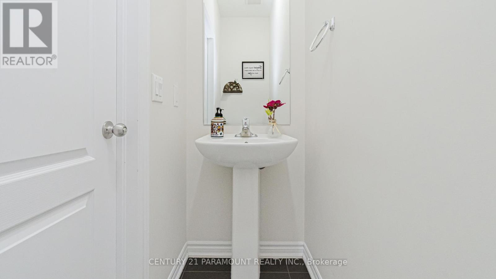 1 Dawn Lane, Caledon, Ontario  L7C 4H2 - Photo 8 - W12831406