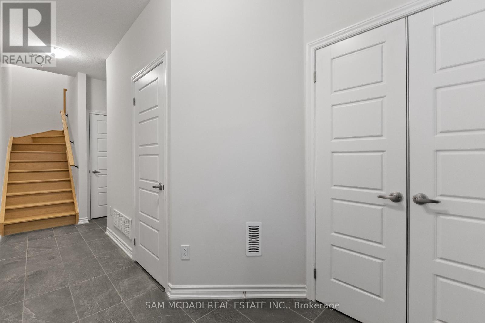 157 - 677 Park Road N, Brantford, Ontario  N3R 0C2 - Photo 3 - X12831392