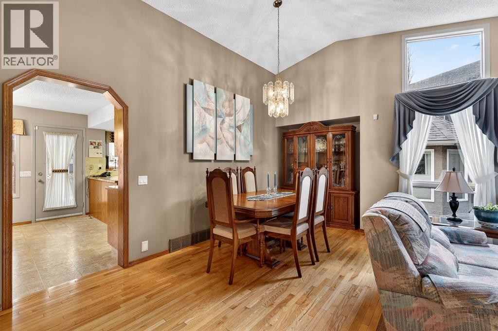 311 Douglasbank Drive Se, Calgary, Alberta  T2Z 2C7 - Photo 7 - A2277070