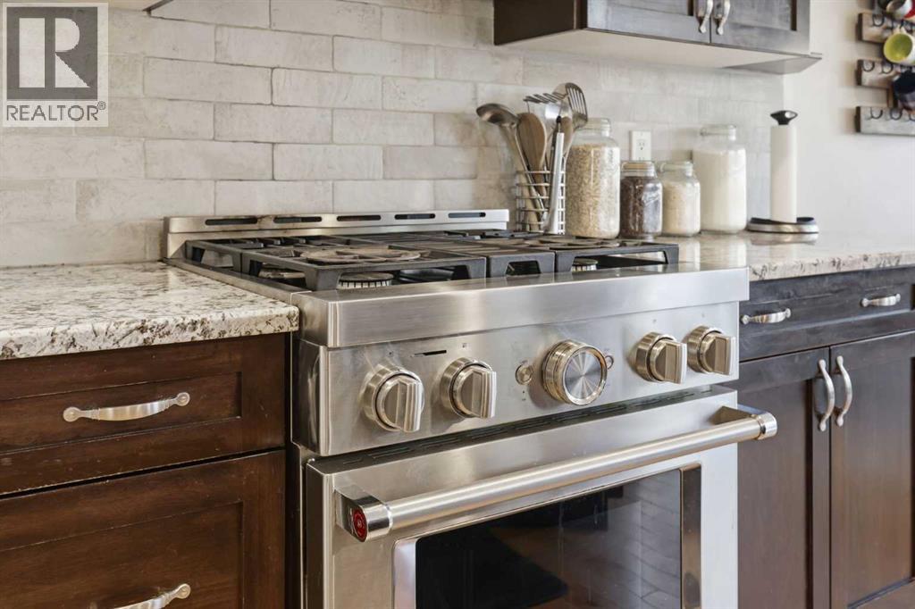 307 Valley Crest Court Nw, Calgary, Alberta  T3B 5Y4 - Photo 8 - A2283685