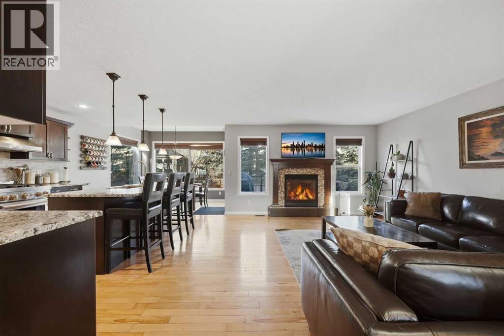 307 Valley Crest Court Nw, Calgary, Alberta  T3B 5Y4 - Photo 2 - A2283685