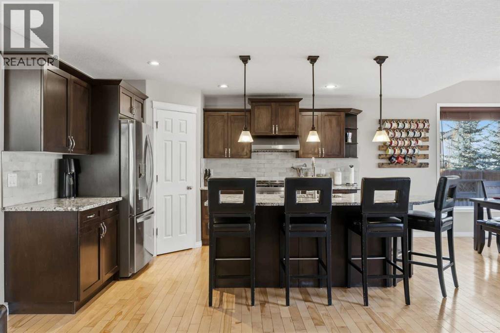 307 Valley Crest Court Nw, Calgary, Alberta  T3B 5Y4 - Photo 4 - A2283685