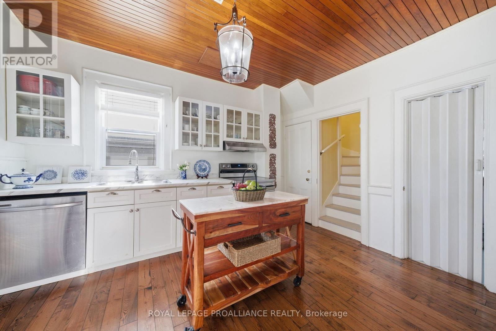 47 Paul Street, Prince Edward County, Ontario  K0K 2T0 - Photo 4 - X12831416