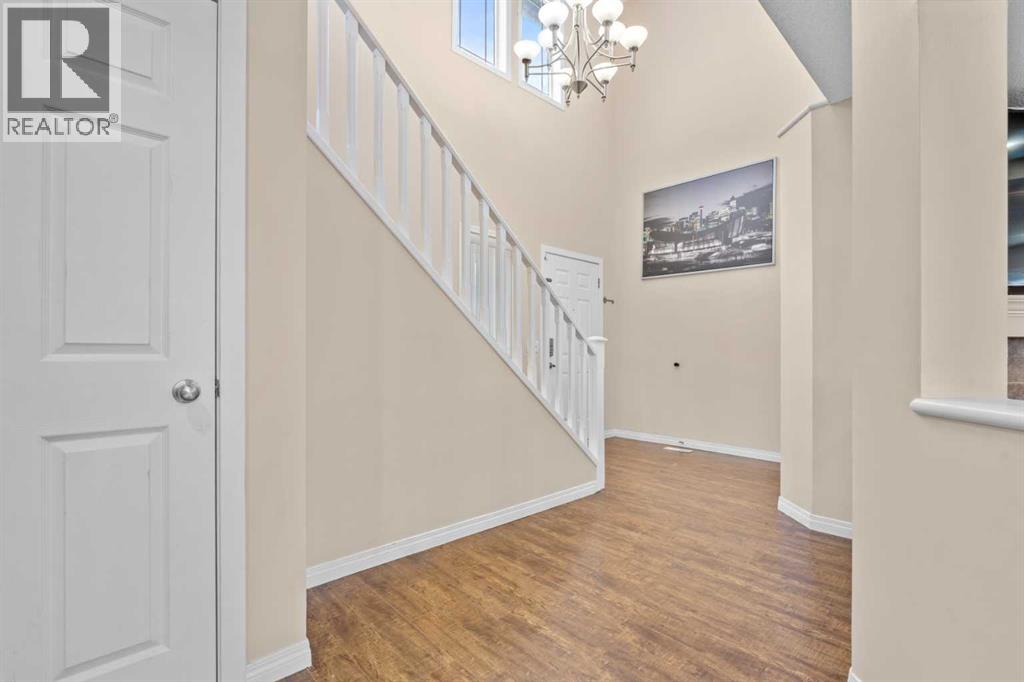 332 Oakmere Way, Chestermere, Alberta  T1X 1N3 - Photo 3 - A2289663