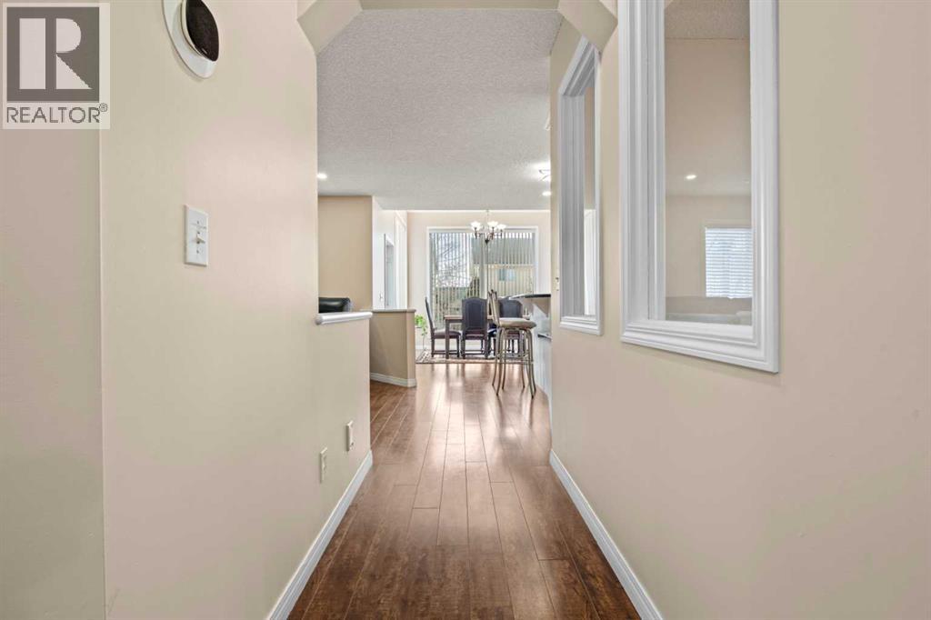 332 Oakmere Way, Chestermere, Alberta  T1X 1N3 - Photo 4 - A2289663