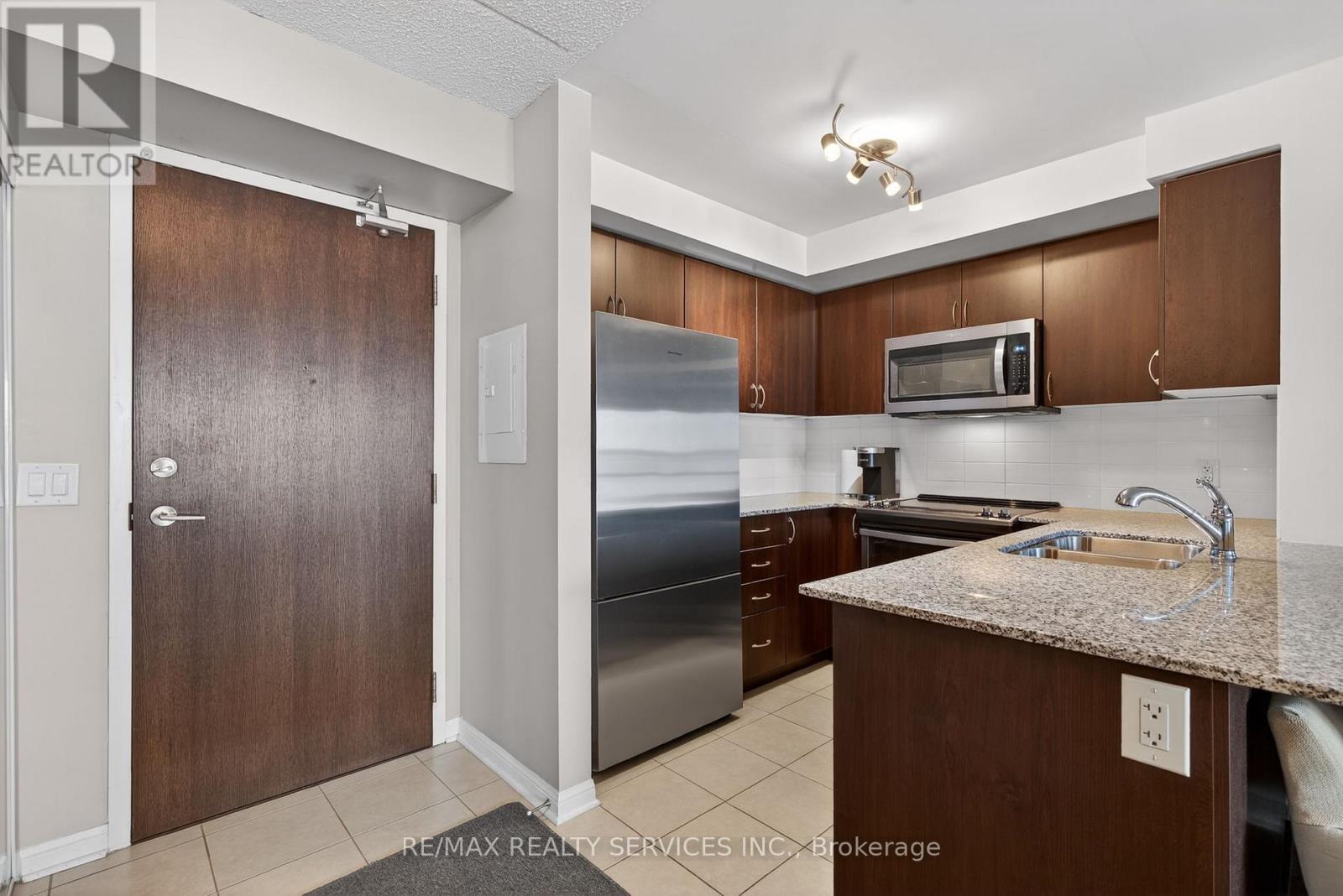 315 - 50 Via Rosedale Way, Brampton, Ontario  L6R 3Z7 - Photo 5 - W12767974