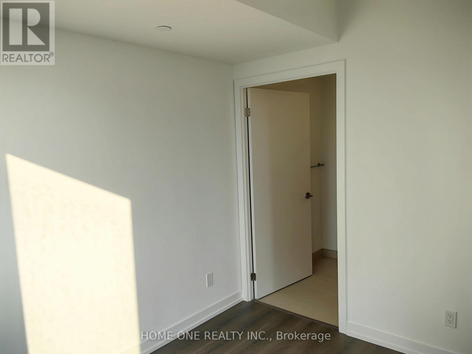 2312 - 8 Wellesley Street W, Toronto, Ontario  M4Y 0J5 - Photo 5 - C12831440