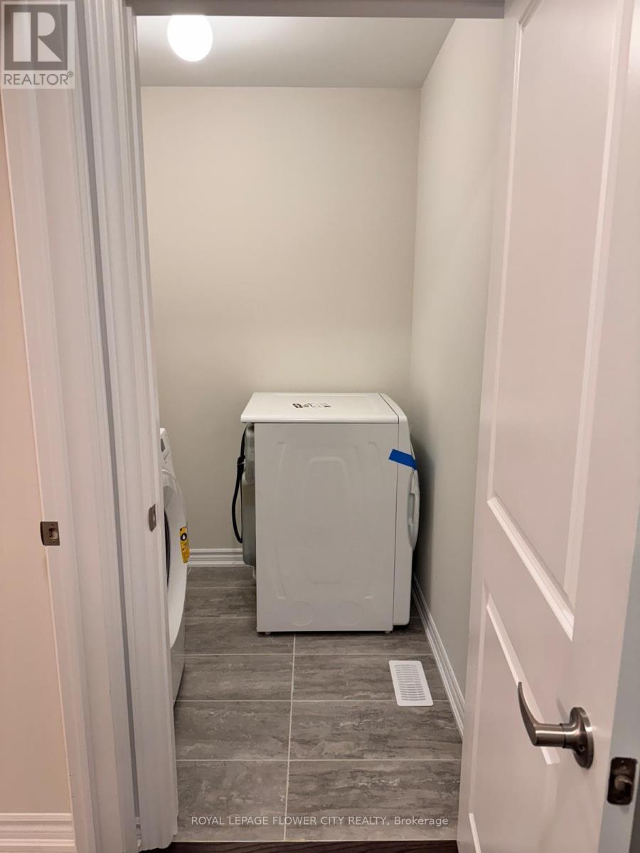 Main Floor - 13 Bannister Road, Barrie (Innis-Shore), Ontario  L9J 0L4 - Photo 13 - S12831430