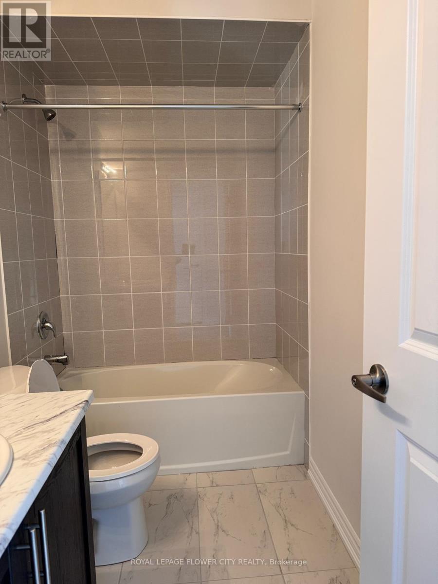 Main Floor - 13 Bannister Road, Barrie (Innis-Shore), Ontario  L9J 0L4 - Photo 3 - S12831430