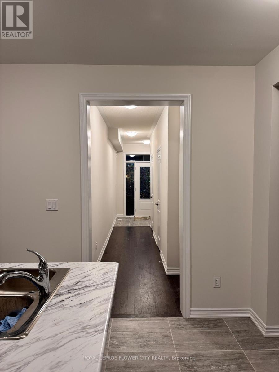 Main Floor - 13 Bannister Road, Barrie (Innis-Shore), Ontario  L9J 0L4 - Photo 5 - S12831430