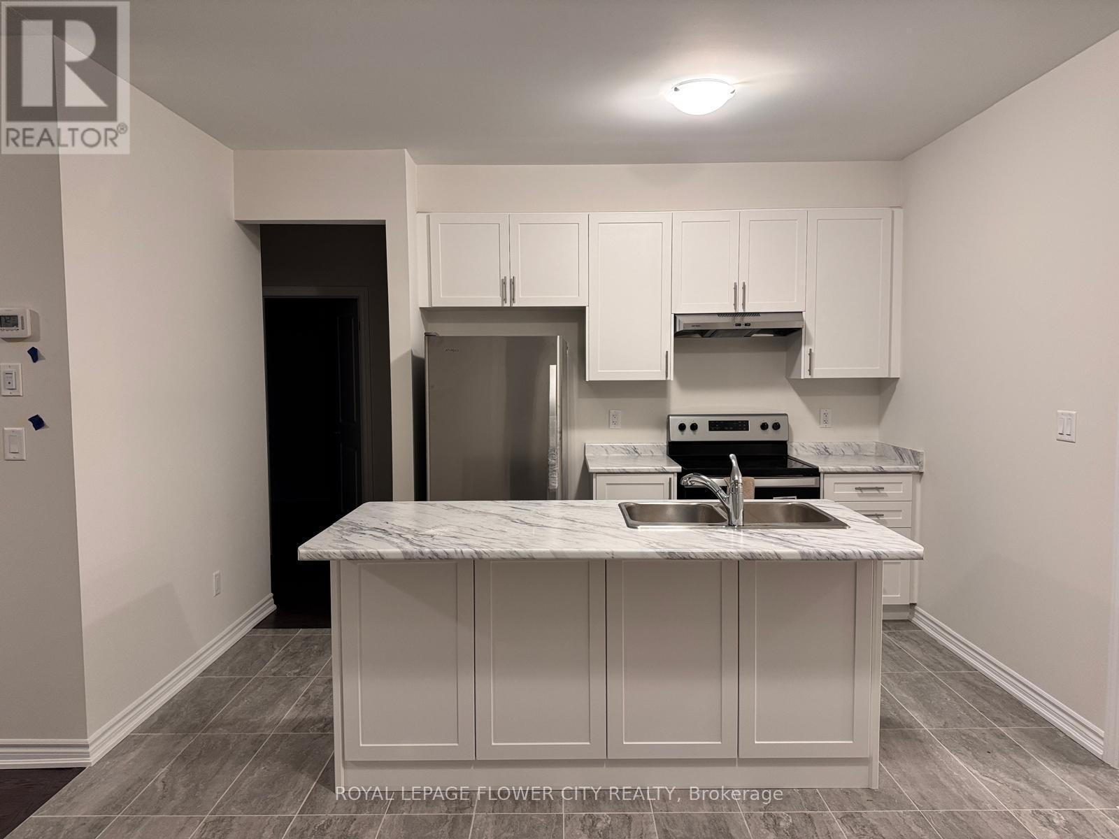 Main Floor - 13 Bannister Road, Barrie (Innis-Shore), Ontario  L9J 0L4 - Photo 6 - S12831430