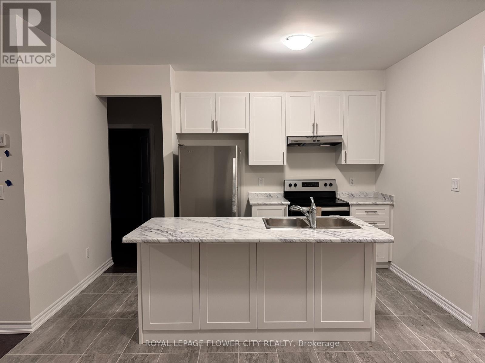 Main Floor - 13 Bannister Road, Barrie (Innis-Shore), Ontario  L9J 0L4 - Photo 7 - S12831430