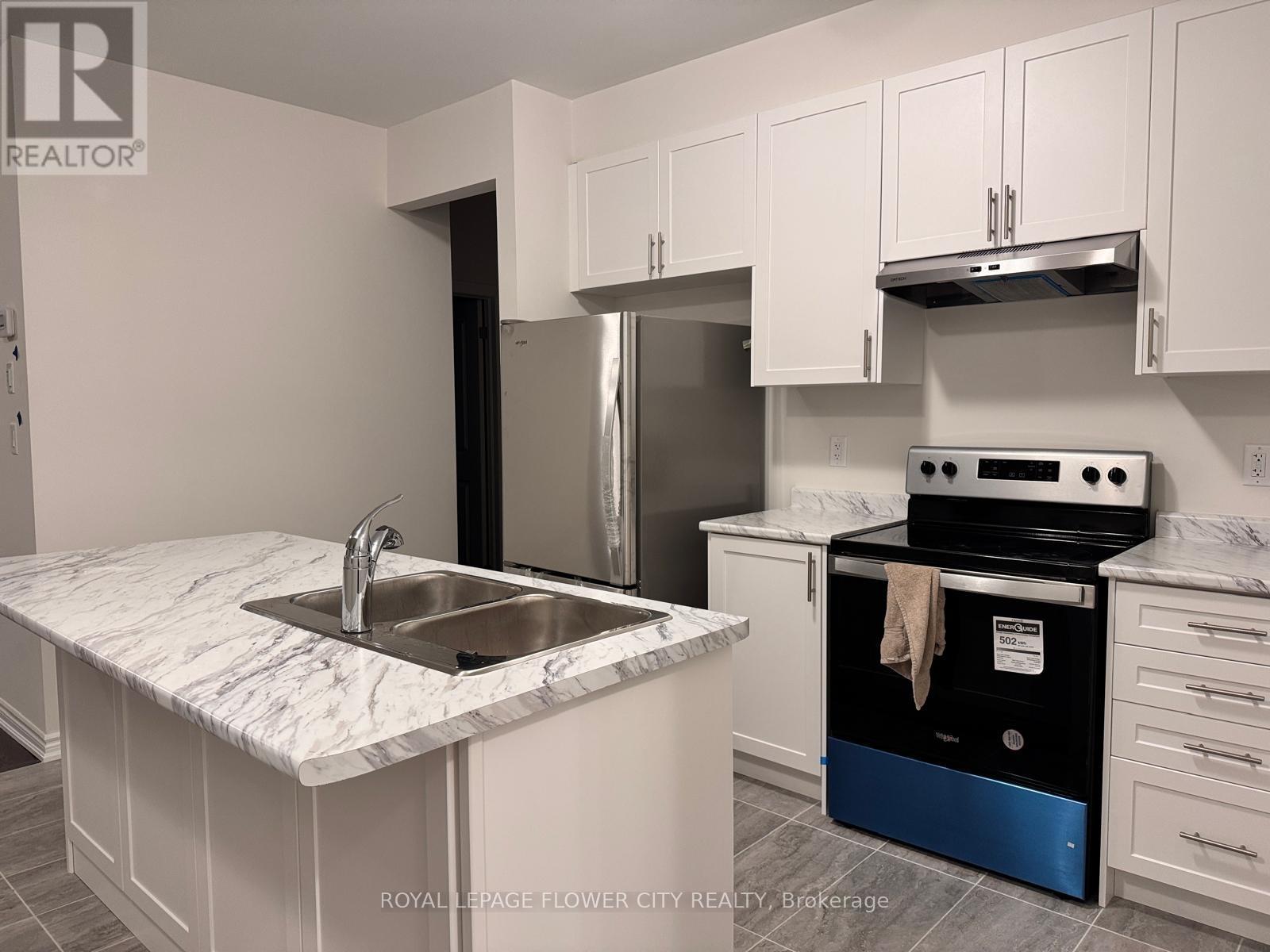 Main Floor - 13 Bannister Road, Barrie (Innis-Shore), Ontario  L9J 0L4 - Photo 8 - S12831430