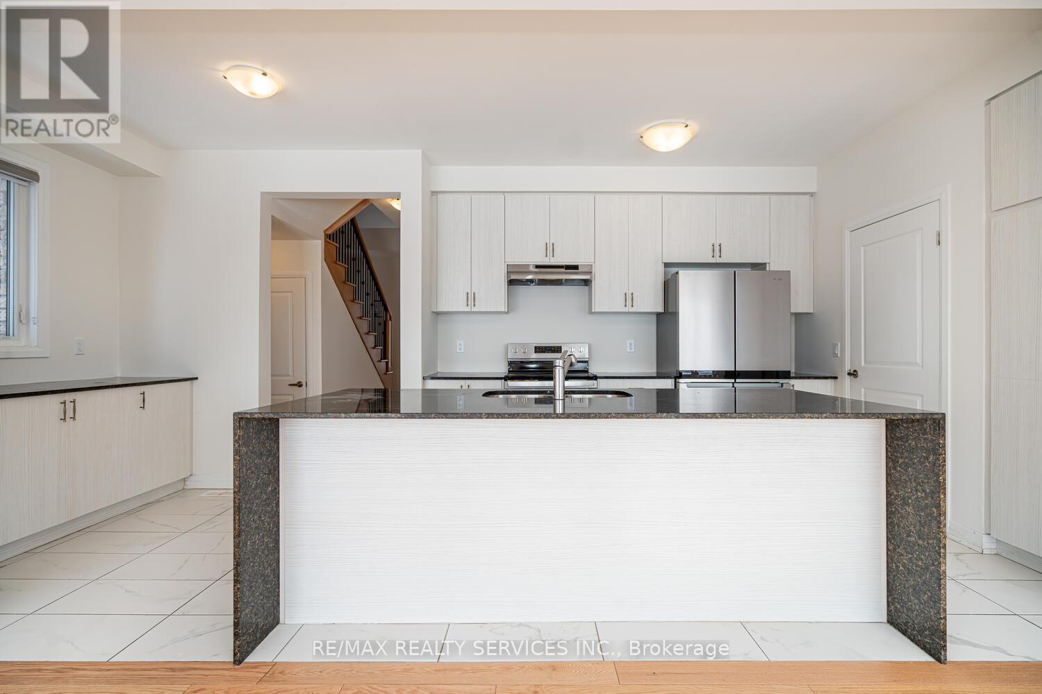 189 Leslie Davis Street, North Dumfries, Ontario  N0B 1E0 - Photo 9 - X12831466