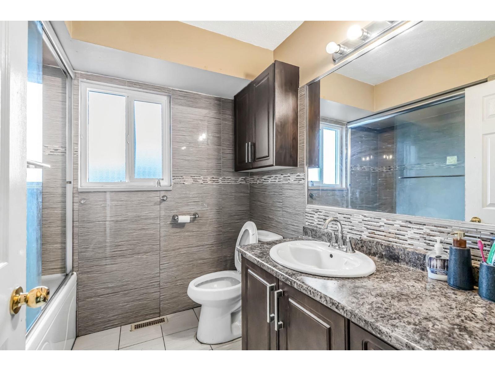 6848 135 Street, Surrey, British Columbia  V3W 4W6 - Photo 8 - R3091773