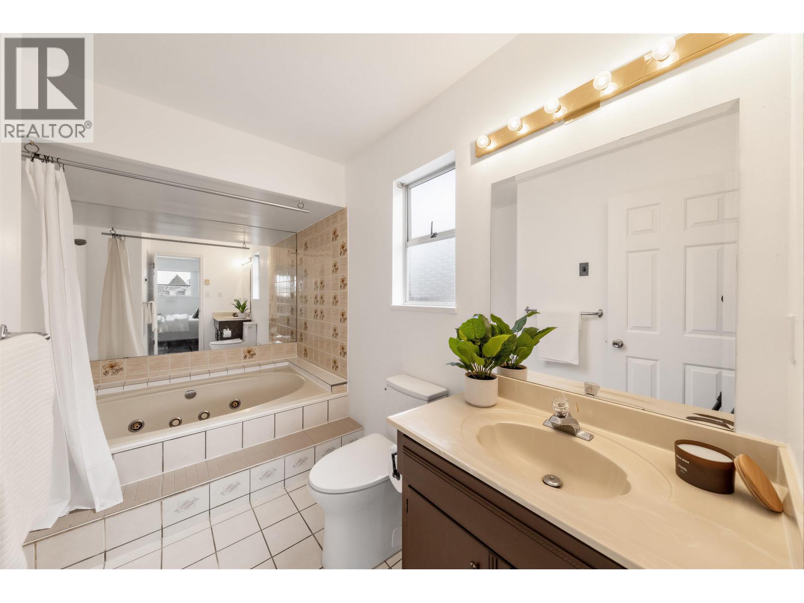 8691 Doulton Place, Richmond, British Columbia  V7C 5A3 - Photo 8 - R3093008