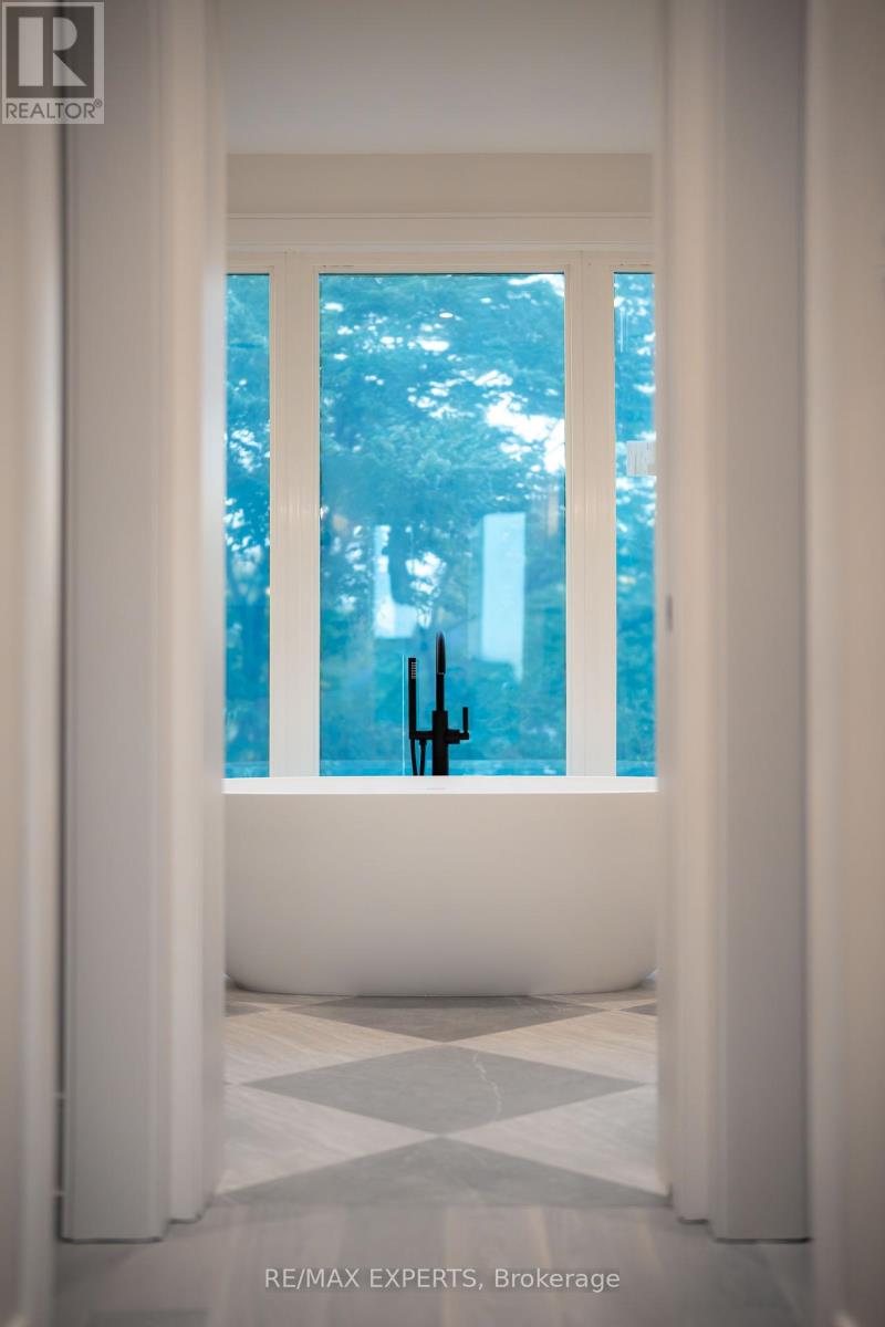 15 Holland Park Avenue, Toronto, Ontario  M6C 1M2 - Photo 28 - C12762610