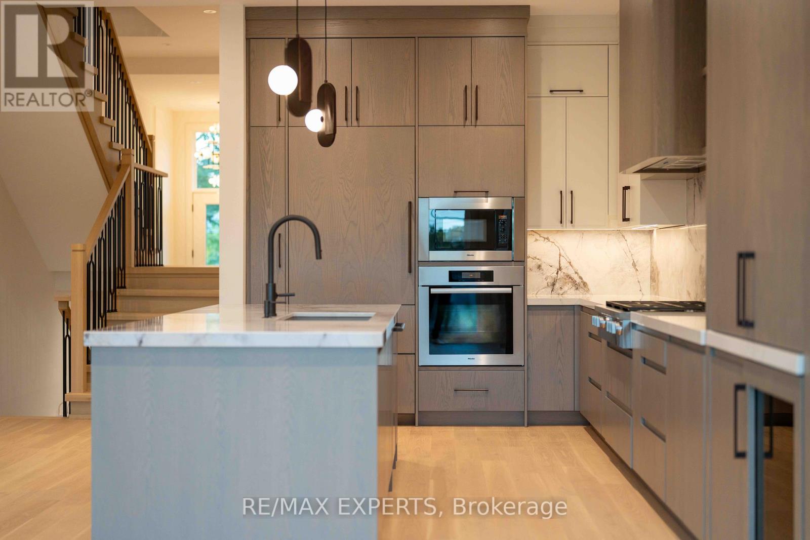 15 Holland Park Avenue, Toronto, Ontario  M6C 1M2 - Photo 15 - C12762610