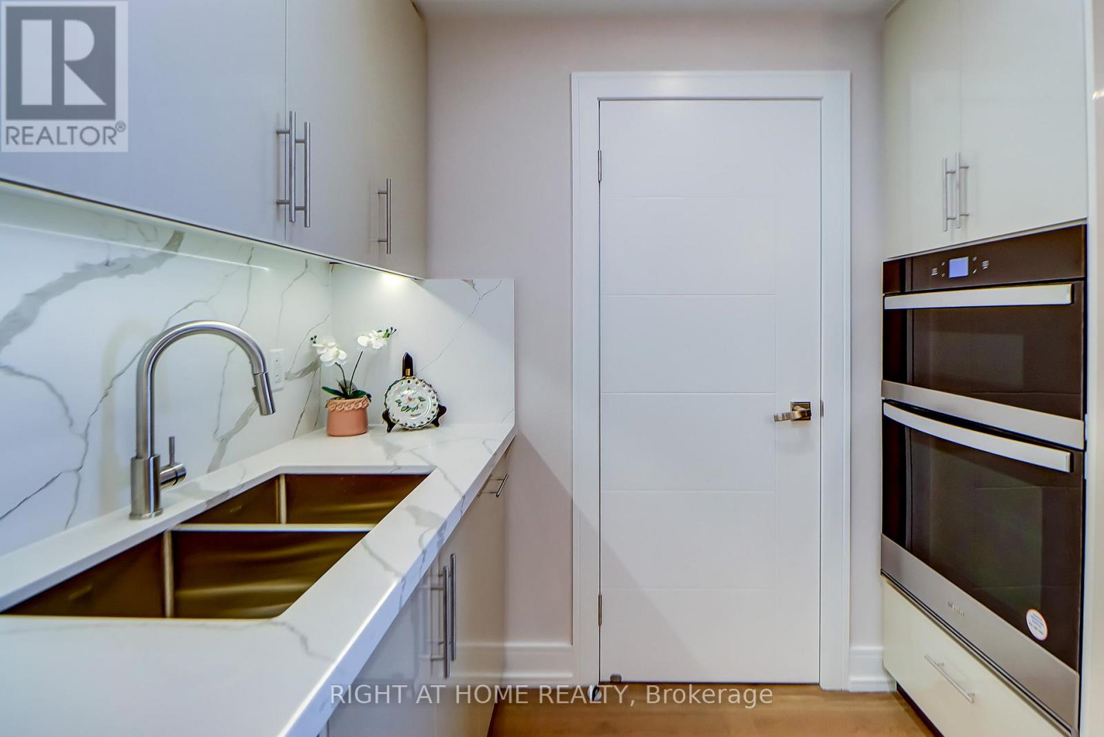 1207 - 130 Carlton Street, Toronto, Ontario  M5A 4K3 - Photo 18 - C12831484