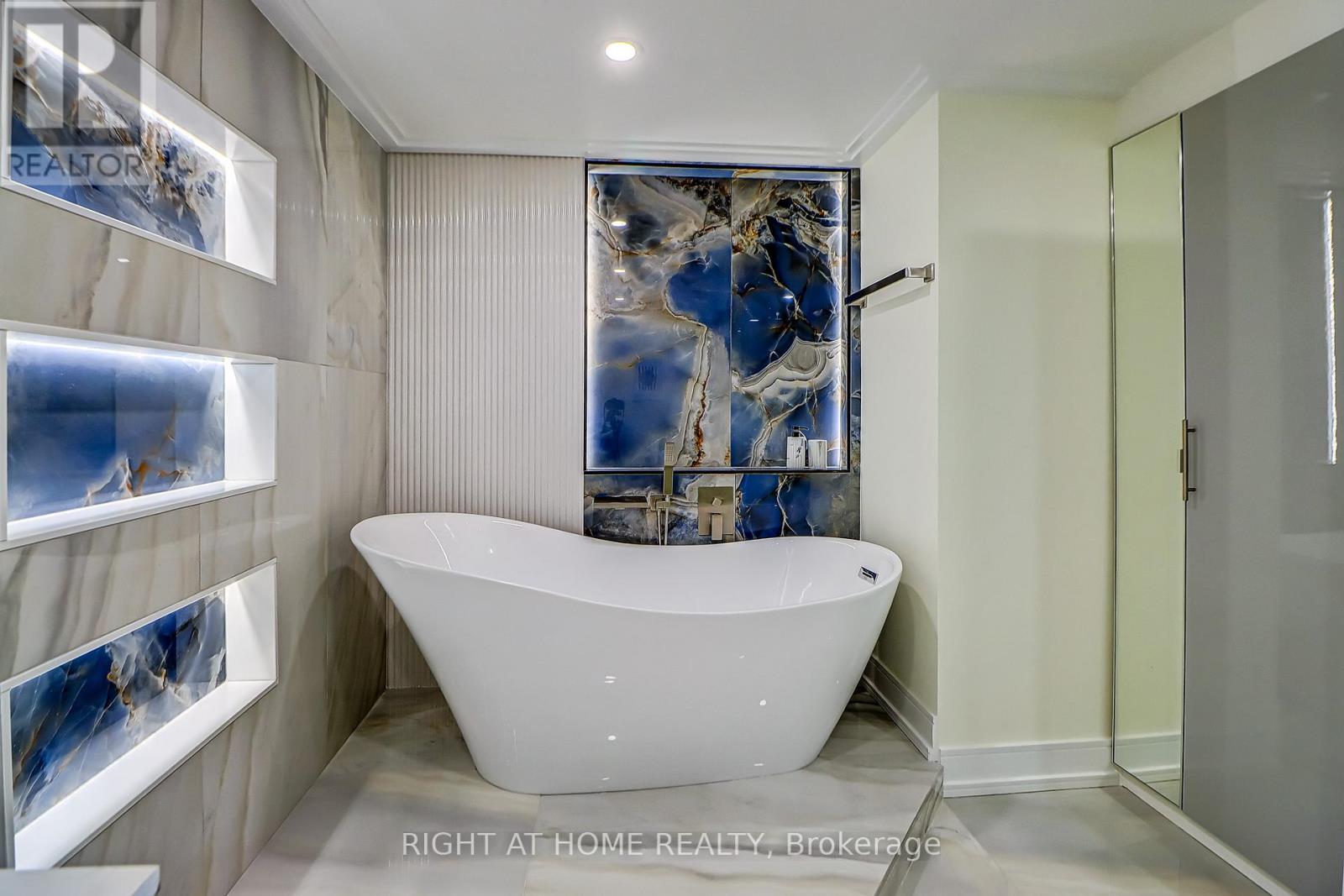 1207 - 130 Carlton Street, Toronto, Ontario  M5A 4K3 - Photo 32 - C12831484