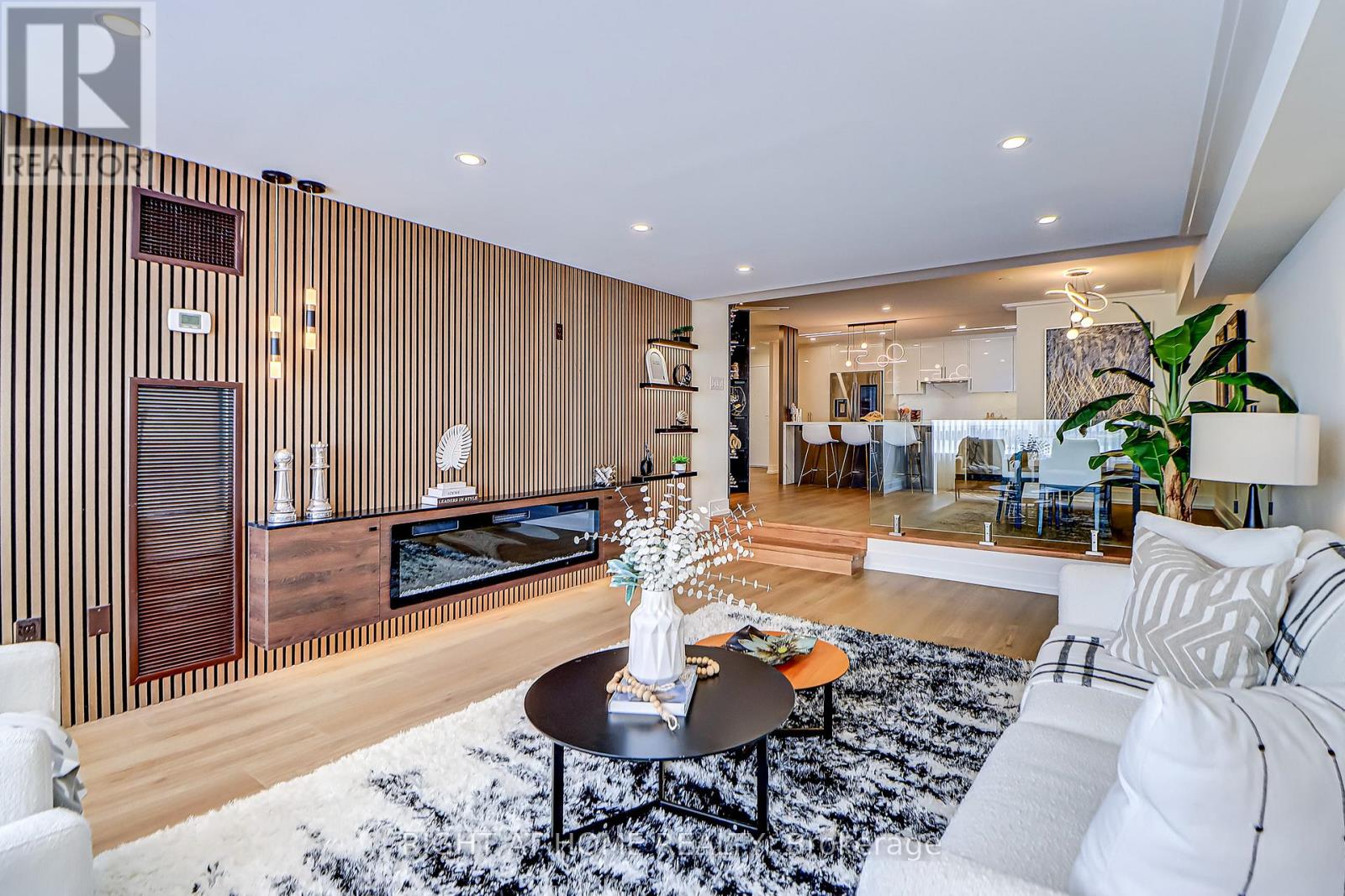 1207 - 130 Carlton Street, Toronto, Ontario  M5A 4K3 - Photo 4 - C12831484