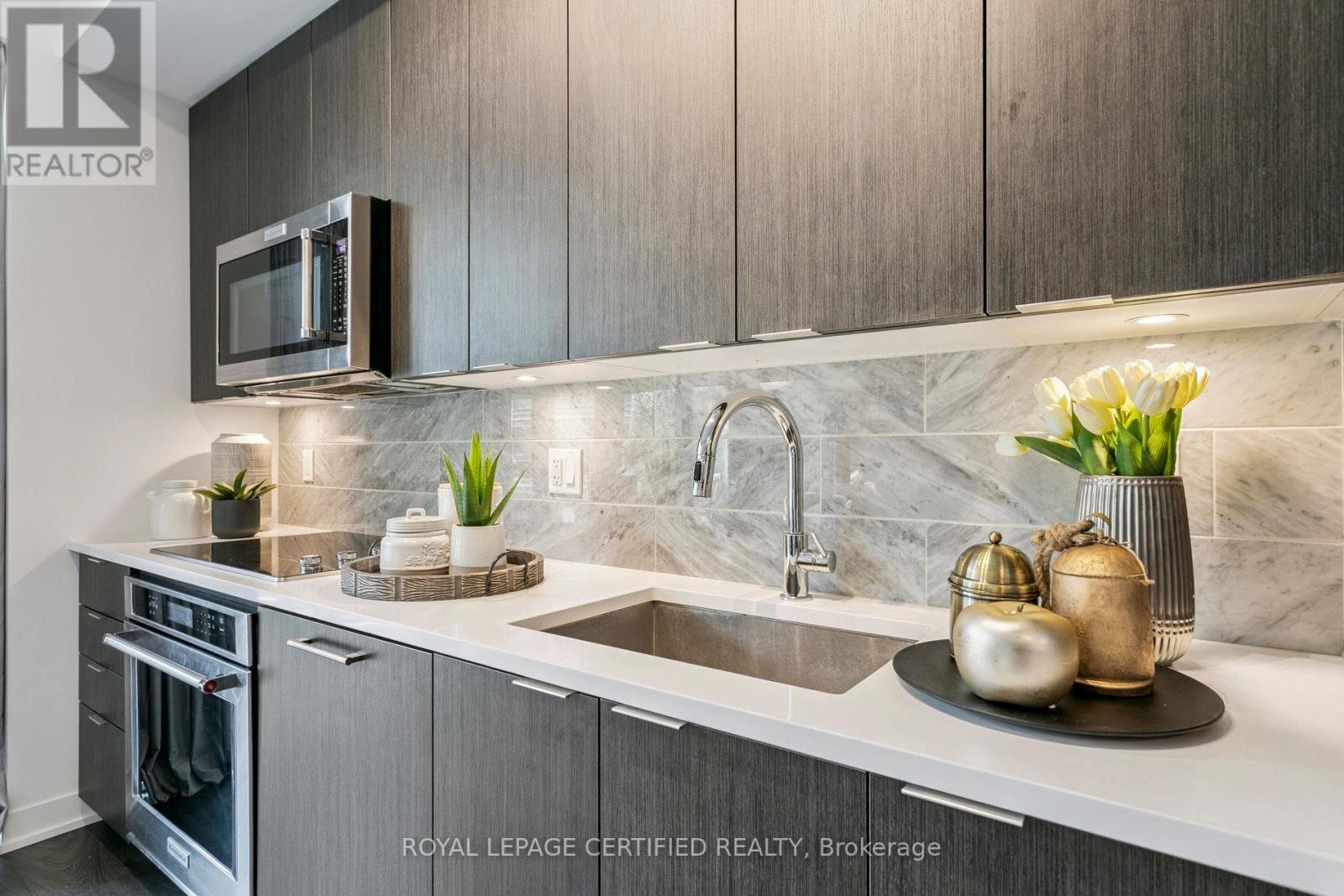 502 - 38 Iannuzzi Street, Toronto (Waterfront Communities), Ontario  M5V 0S2 - Photo 8 - C12831516