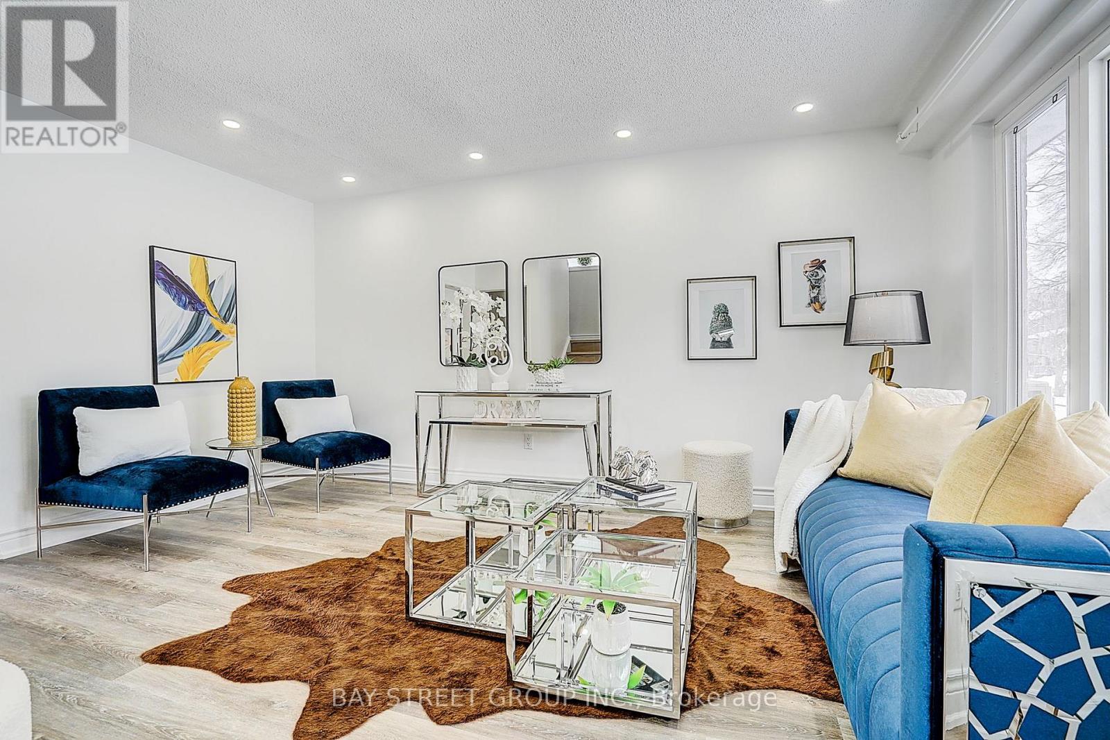 224 Hollyberry Trail, Toronto, Ontario  M2H 2P4 - Photo 3 - C12821896