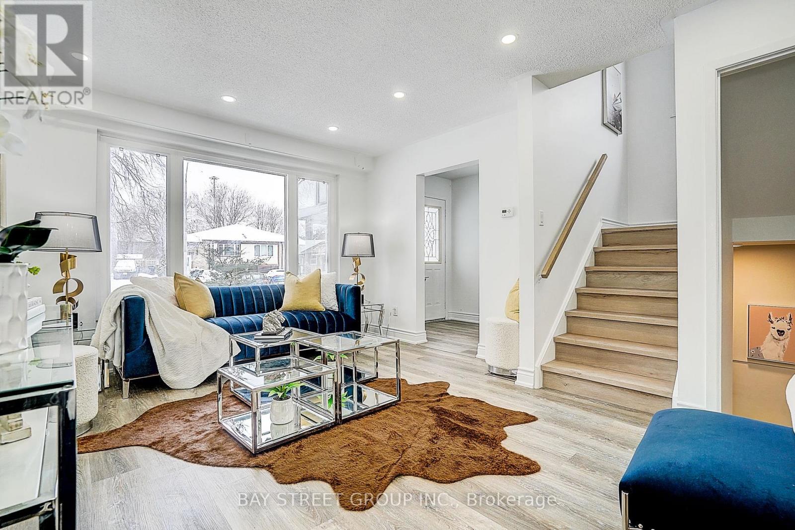 224 Hollyberry Trail, Toronto, Ontario  M2H 2P4 - Photo 6 - C12821896