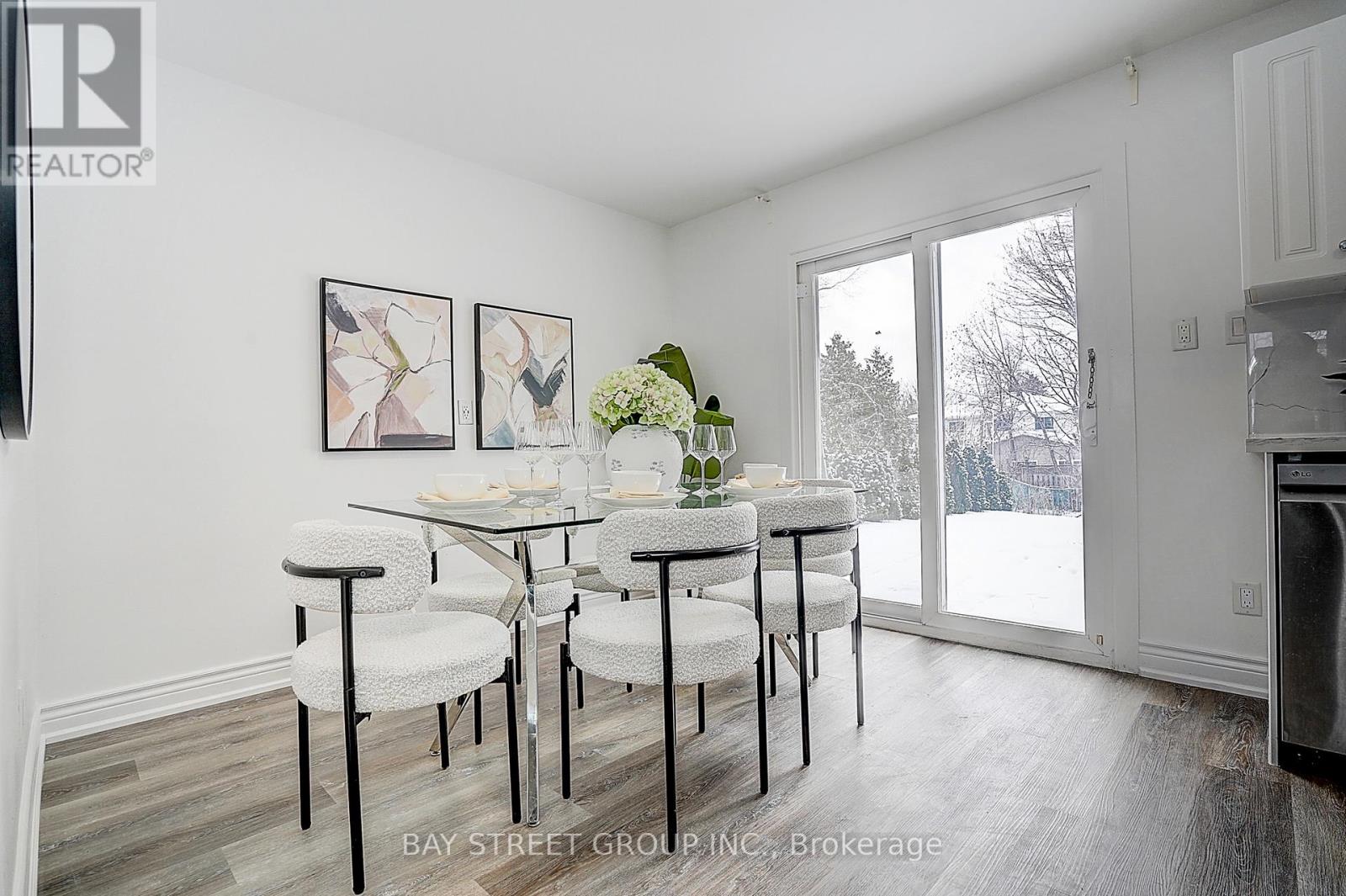 224 Hollyberry Trail, Toronto, Ontario  M2H 2P4 - Photo 8 - C12821896