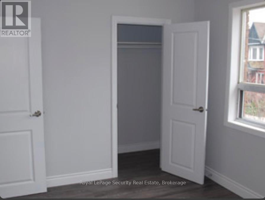 Upper - 706 Gladstone Avenue, Toronto, Ontario  M6H 3J4 - Photo 14 - W12831486