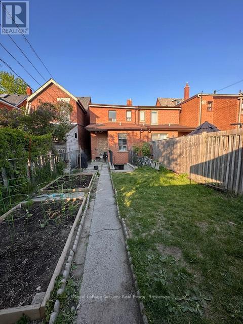 Upper - 706 Gladstone Avenue, Toronto, Ontario  M6H 3J4 - Photo 2 - W12831486