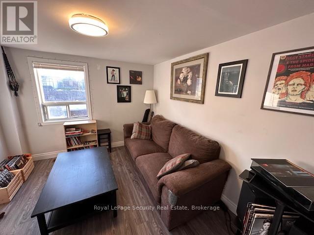 Upper - 706 Gladstone Avenue, Toronto, Ontario  M6H 3J4 - Photo 4 - W12831486