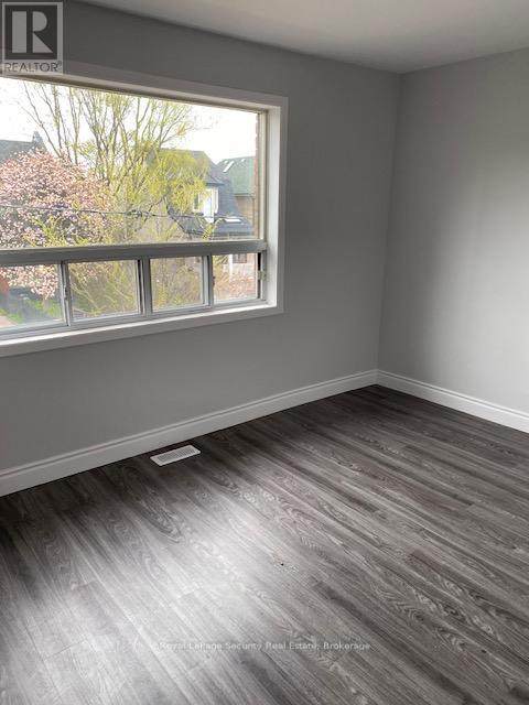 Upper - 706 Gladstone Avenue, Toronto, Ontario  M6H 3J4 - Photo 8 - W12831486