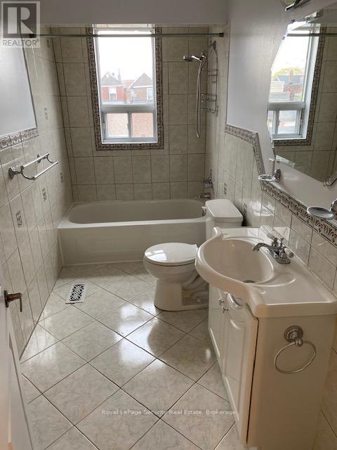 Upper - 706 Gladstone Avenue, Toronto, Ontario  M6H 3J4 - Photo 9 - W12831486