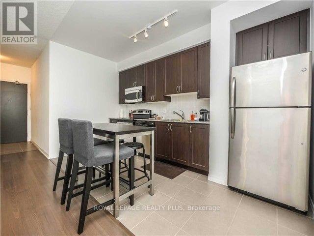 2310 - 223 Webb Drive, Mississauga, Ontario  L5B 0E8 - Photo 3 - W12831524