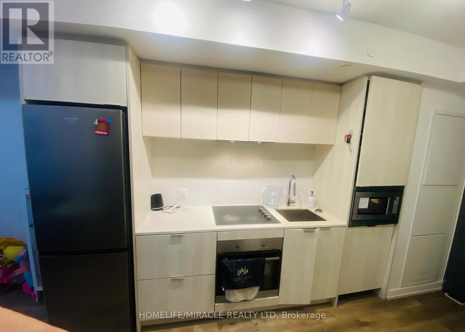 618 - 1 Jarvis Street, Hamilton, Ontario  L8R 0A8 - Photo 2 - X12831500