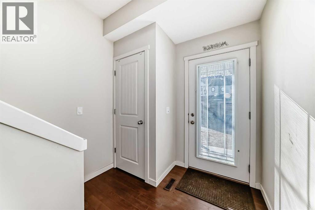 48 Copperpond Landing Se, Calgary, Alberta  T2Z 1G6 - Photo 2 - A2285922