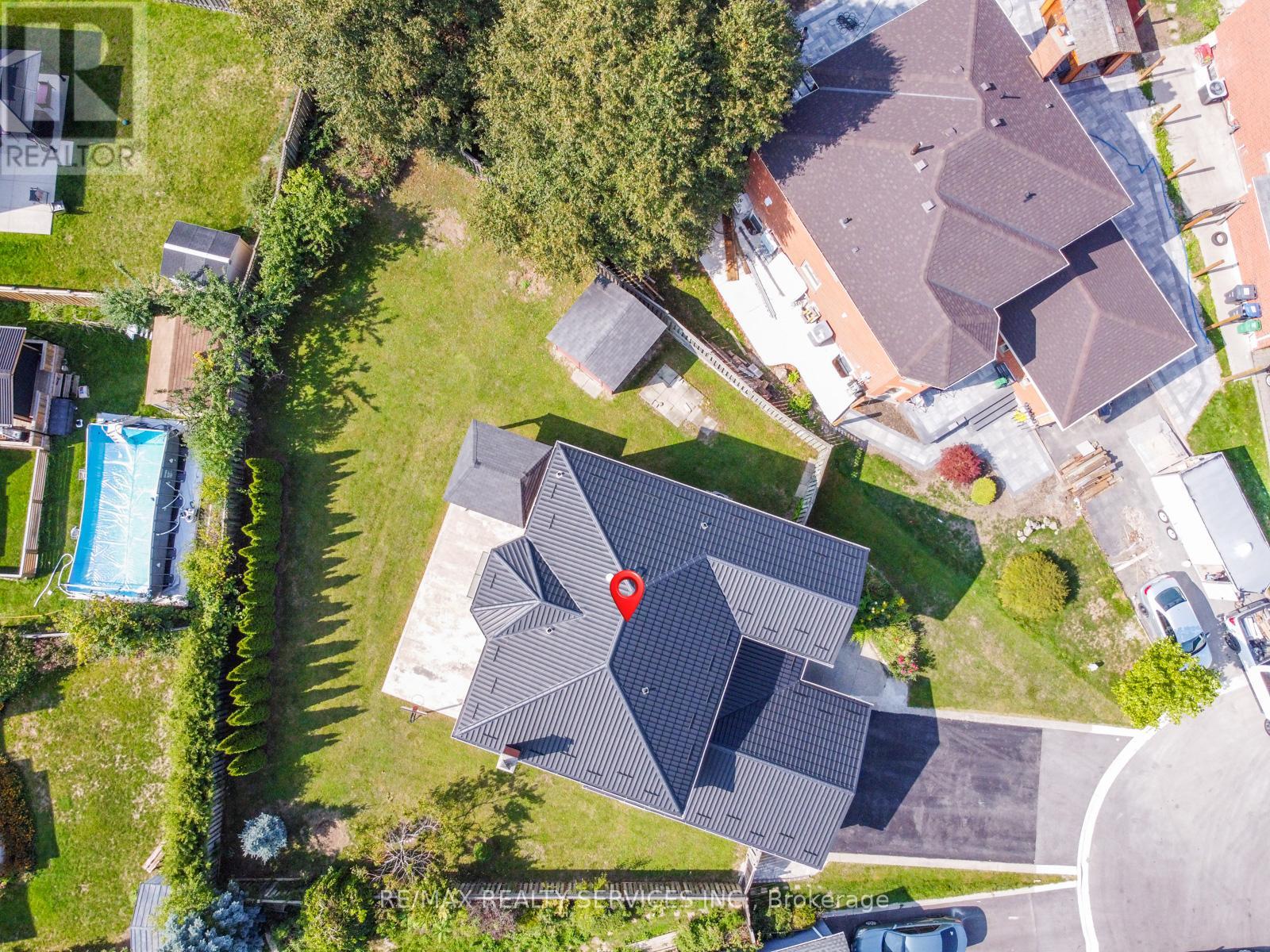 10 St Mark Place, Brampton, Ontario  L6X 3W5 - Photo 3 - W12831536