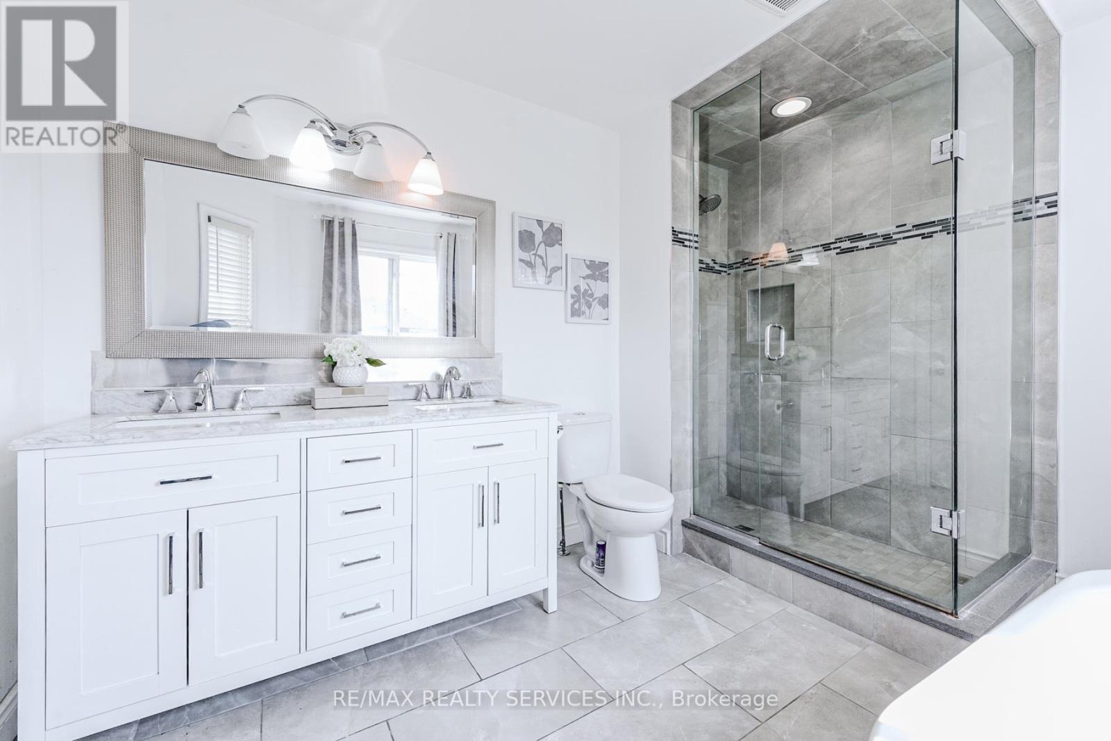 10 St Mark Place, Brampton, Ontario  L6X 3W5 - Photo 35 - W12831536