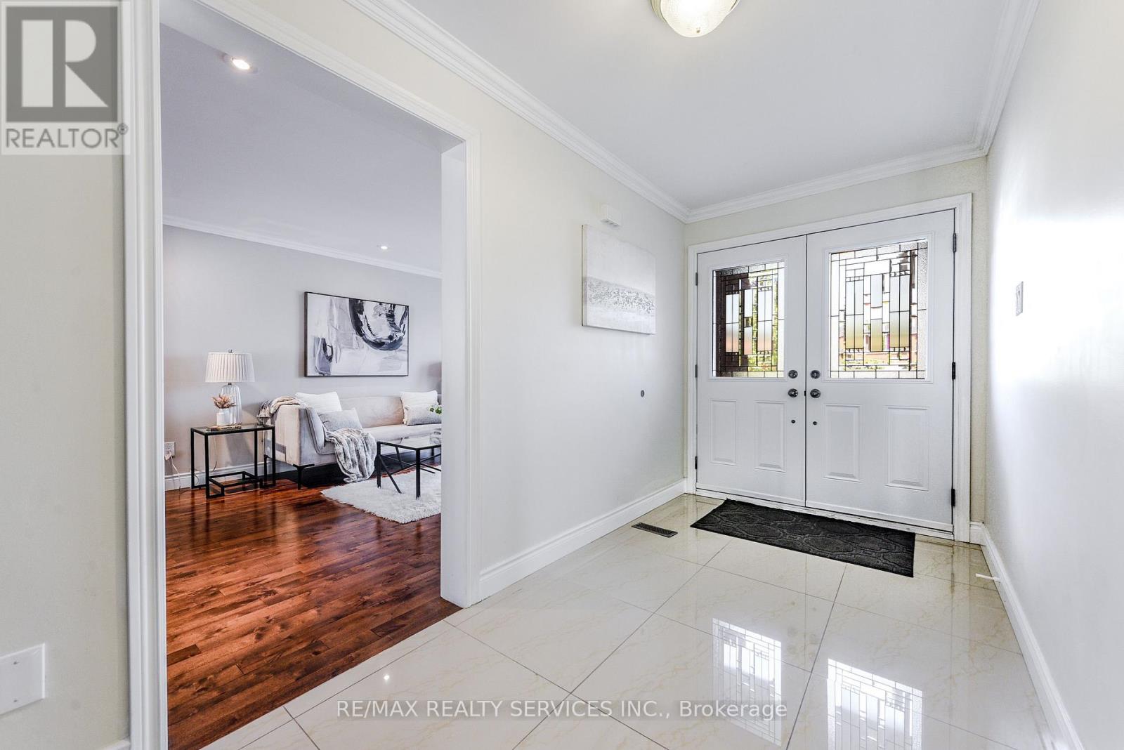 10 St Mark Place, Brampton, Ontario  L6X 3W5 - Photo 9 - W12831536