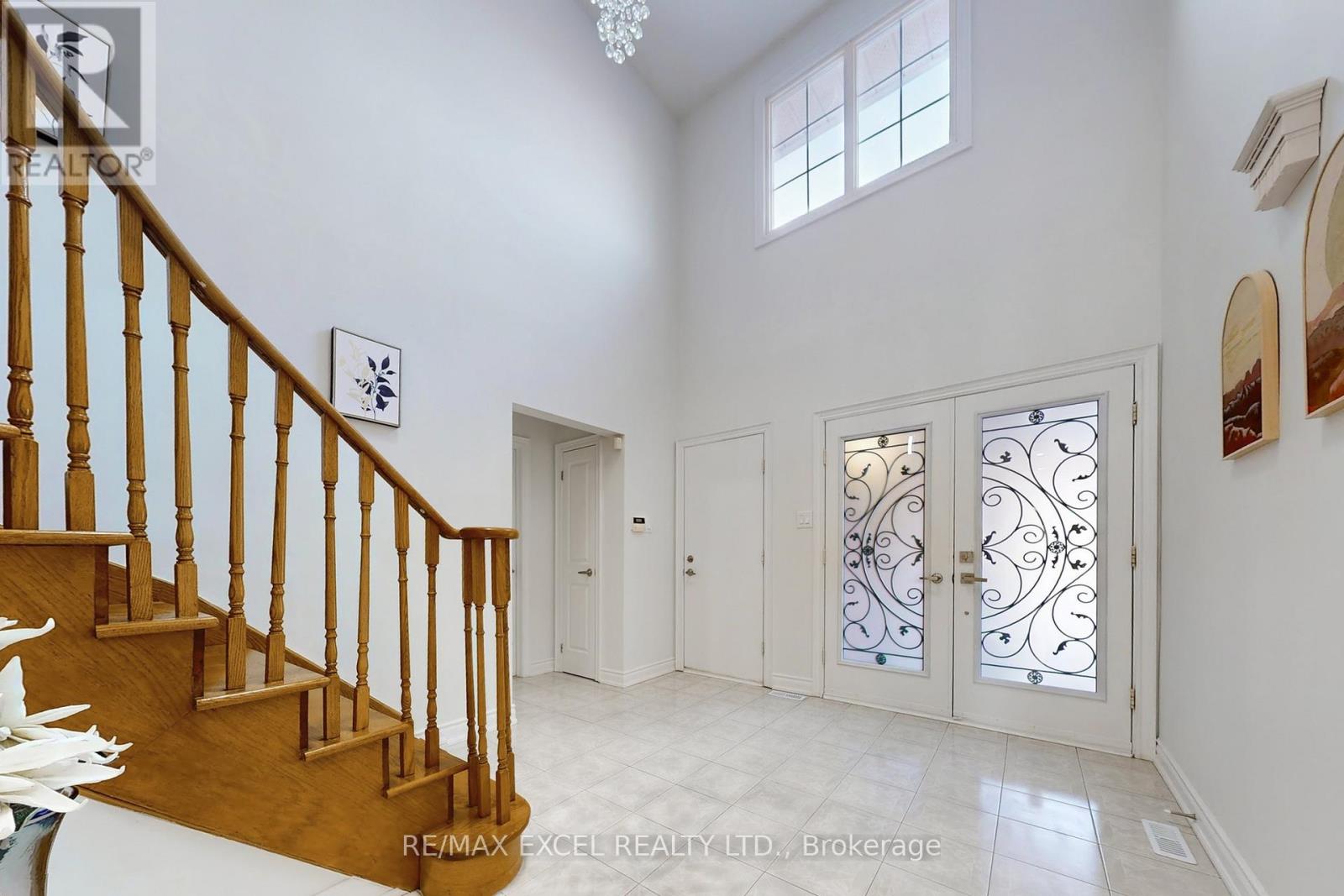 4388 Guildwood Way, Mississauga, Ontario  L5R 2A4 - Photo 6 - W12831538