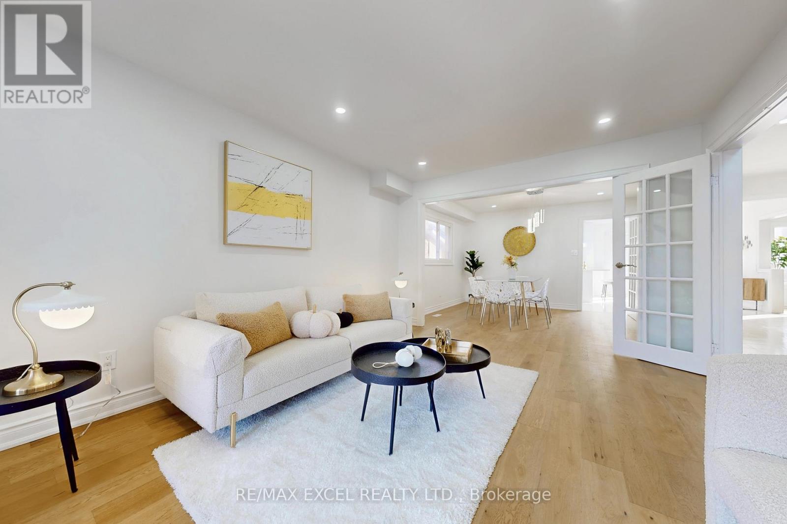 4388 Guildwood Way, Mississauga, Ontario  L5R 2A4 - Photo 8 - W12831538