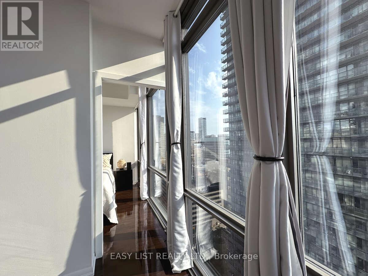 2203 - 37 Grosvenor Street, Toronto, Ontario  M4Y 3G5 - Photo 11 - C12831624