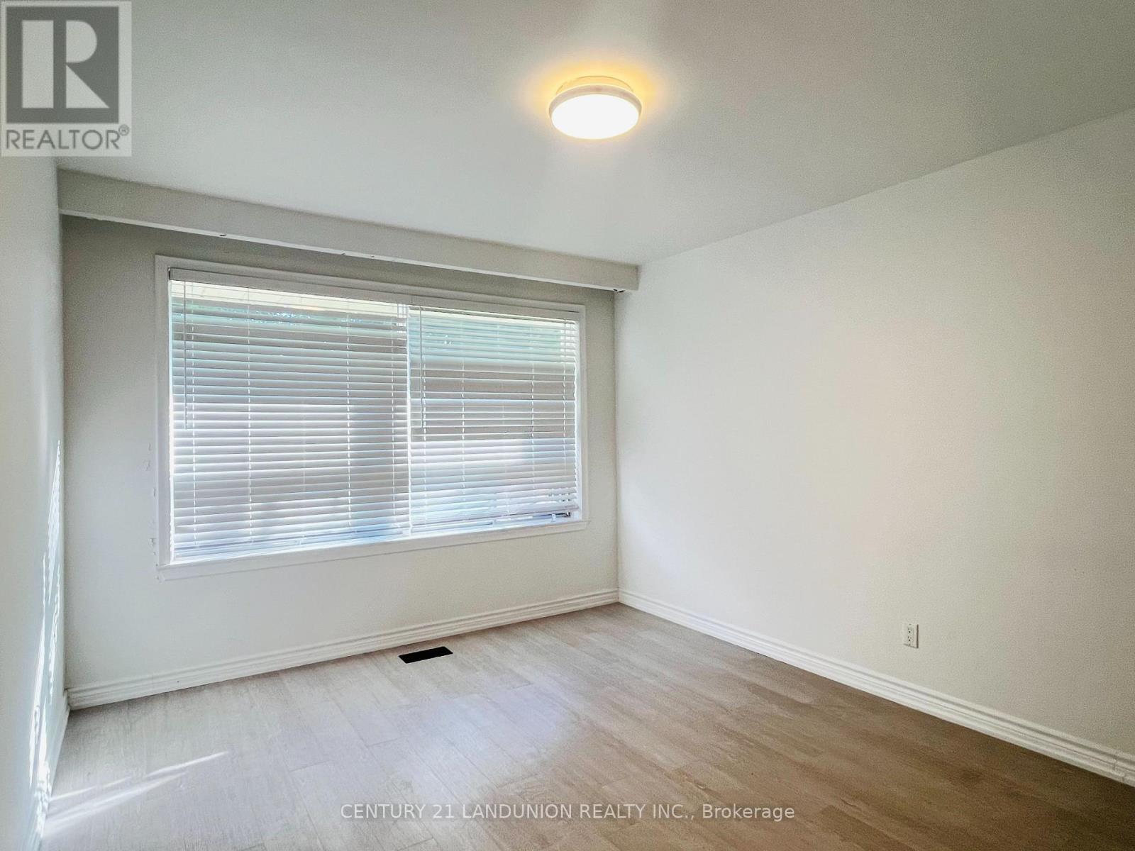 Unit 1 - 1 Caldy Court, Toronto (St. Andrew-Windfields), Ontario  M2L 2J5 - Photo 5 - C12831642