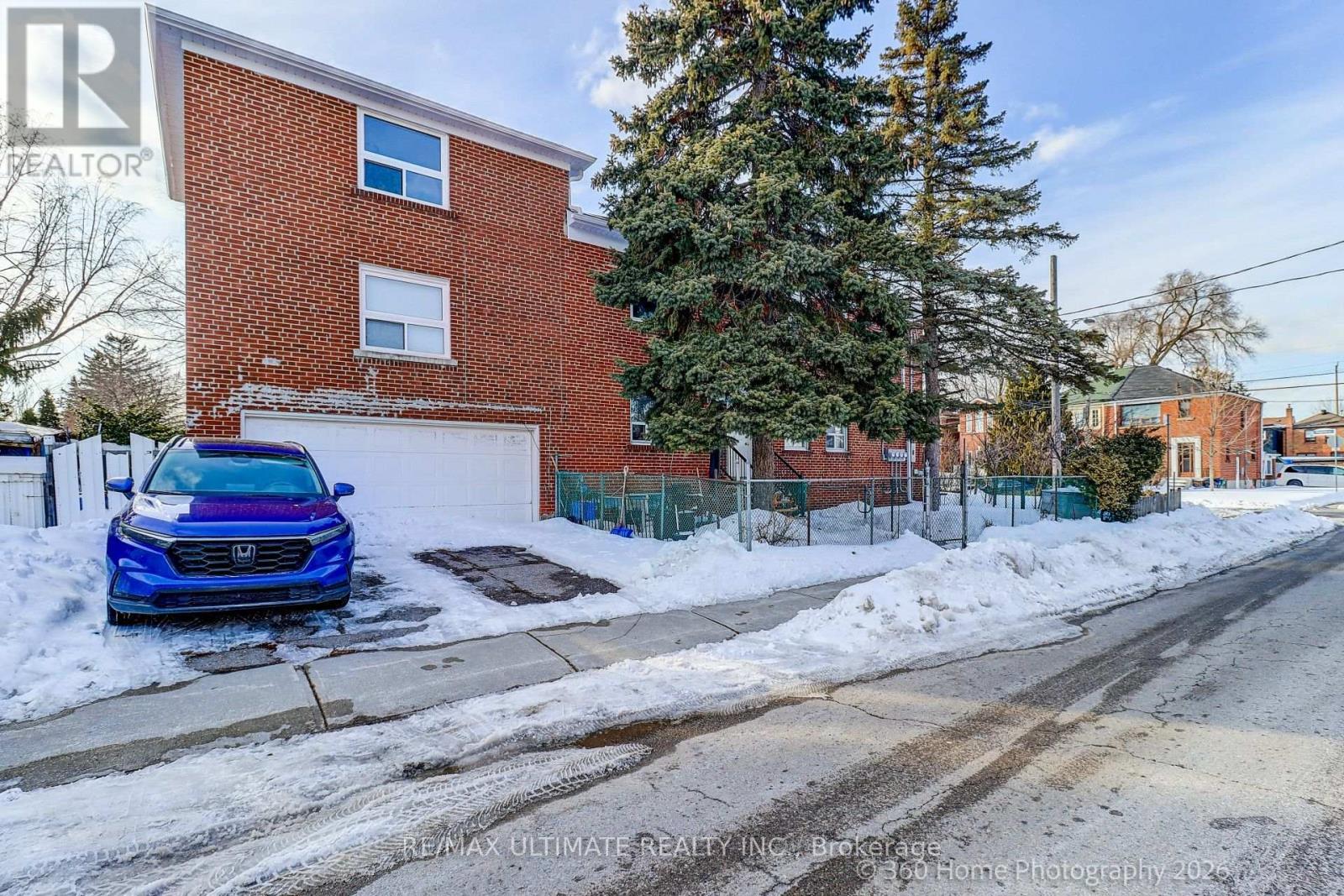 53 Virginia Avenue, Toronto, Ontario  M4C 3H3 - Photo 2 - E12831602