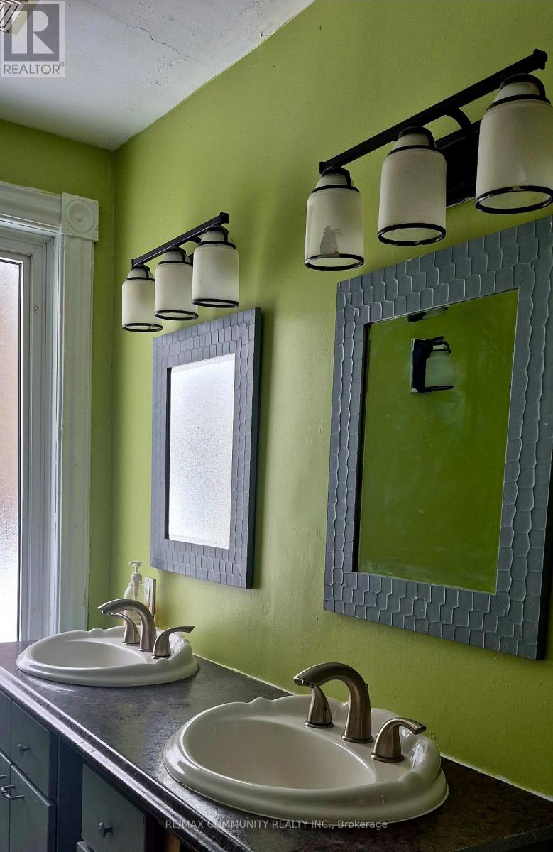 21 Forestell Street, New Tecumseth (Tottenham), Ontario  L0G 1W0 - Photo 9 - N12831634