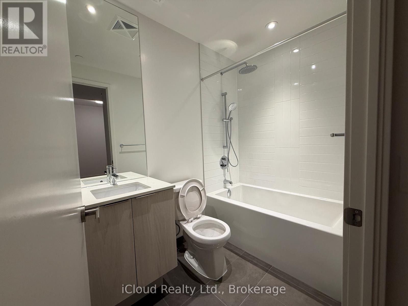 318 - 448 Burnhamthorpe Road, Mississauga, Ontario  L5B 4M6 - Photo 10 - W12831562