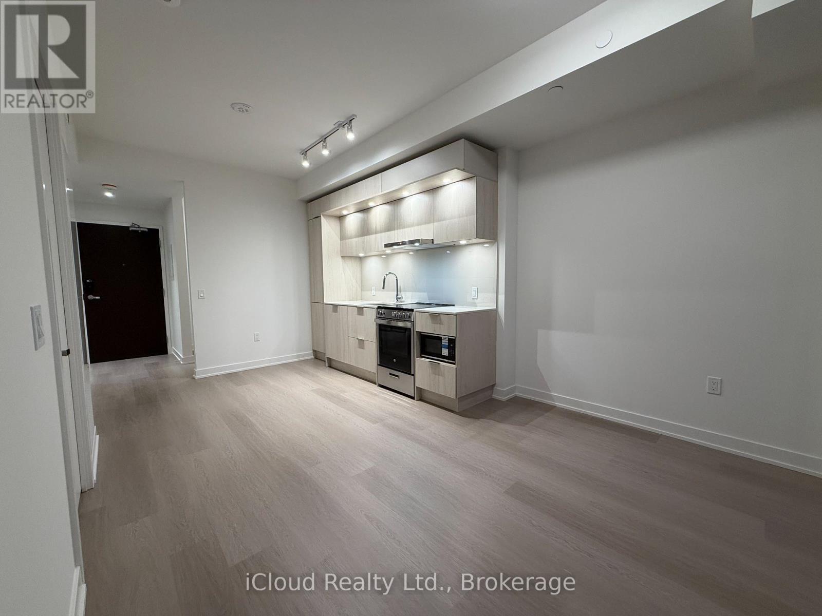 318 - 448 Burnhamthorpe Road, Mississauga, Ontario  L5B 4M6 - Photo 3 - W12831562